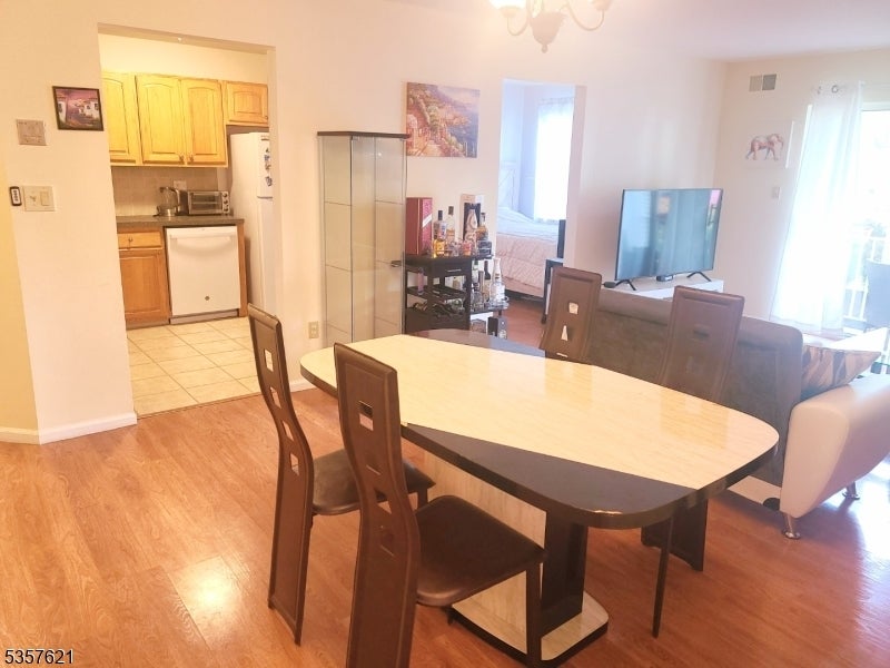 Photo of Listing #3963029