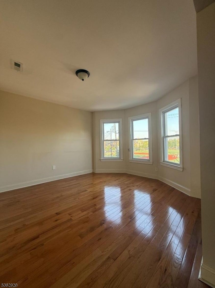 Photo of Listing #3967637
