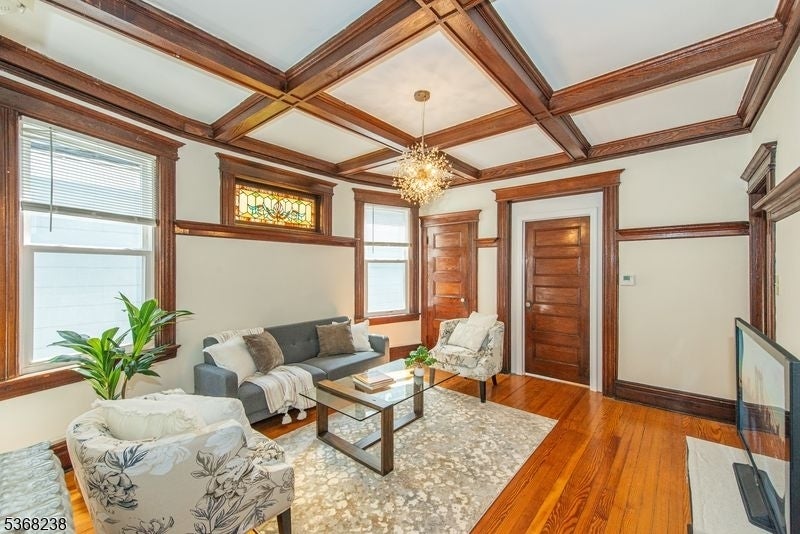 Photo of Listing #3972358