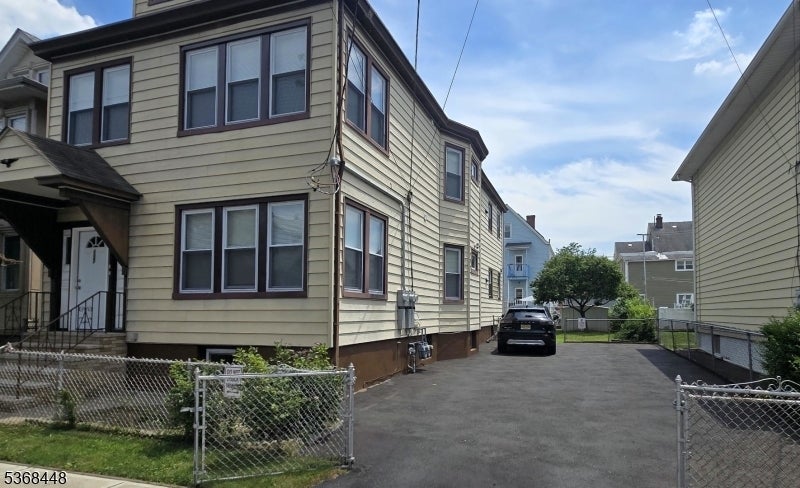 Photo of Listing #3972478