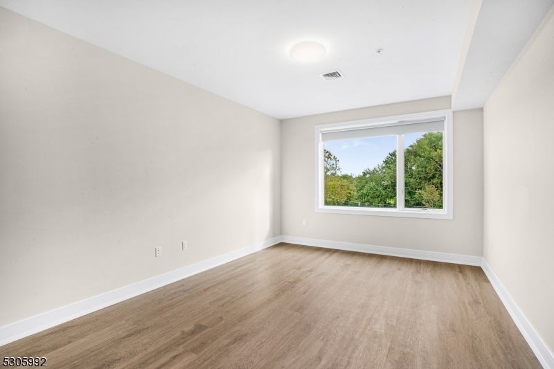 Photo of Listing #3972852