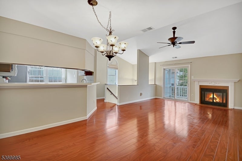 Photo of Listing #3972906