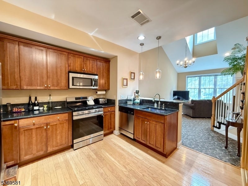 Photo of Listing #3973410