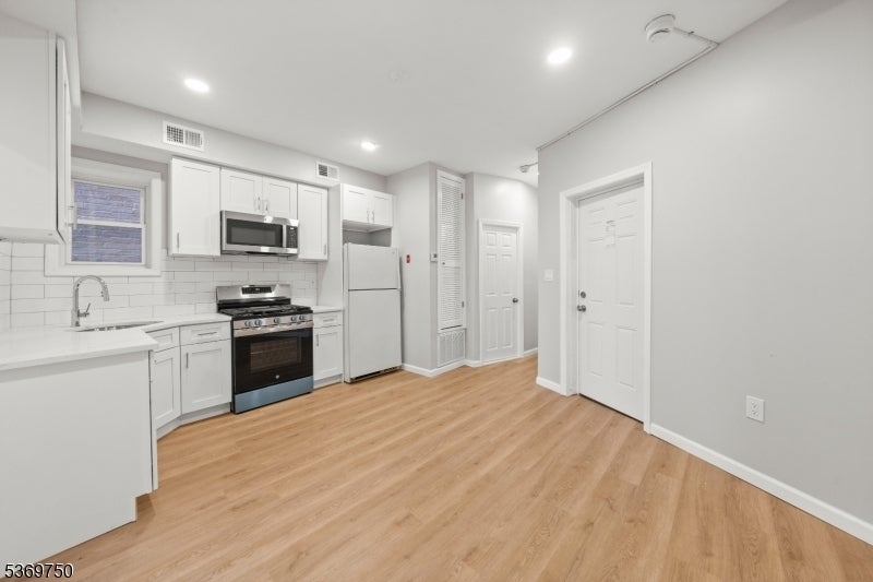 Photo of Listing #3973544