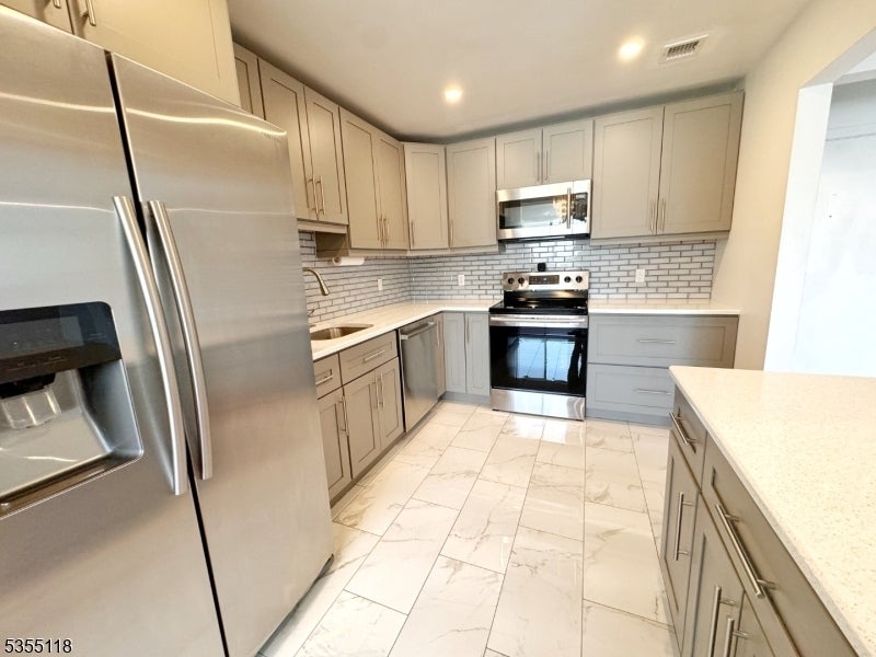 Photo of Listing #3974754