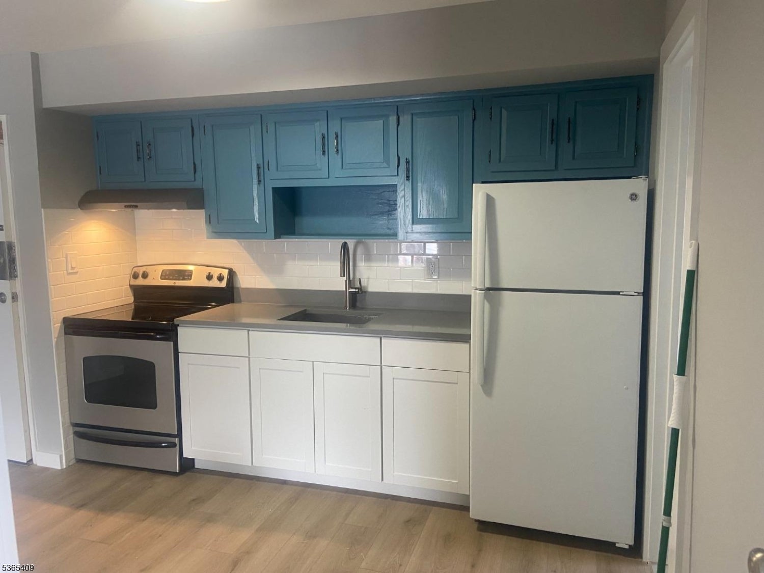 Photo of Listing #3974927