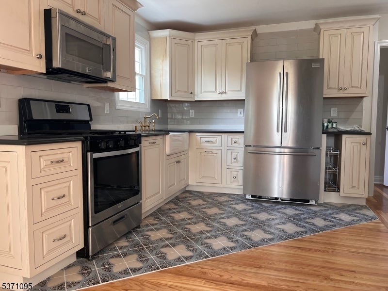 Photo of Listing #3974987
