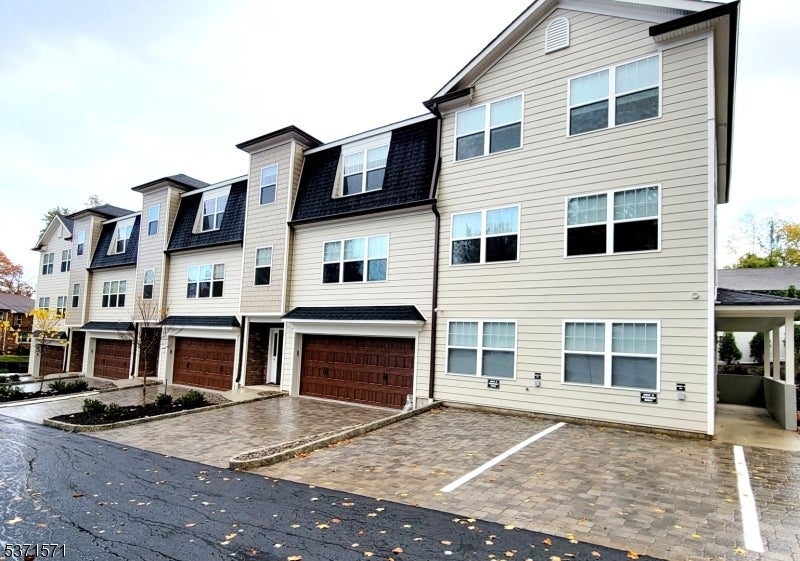 Photo of Listing #3975183