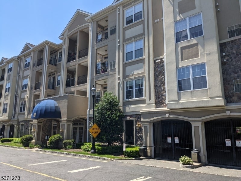 Photo of Listing #3975477