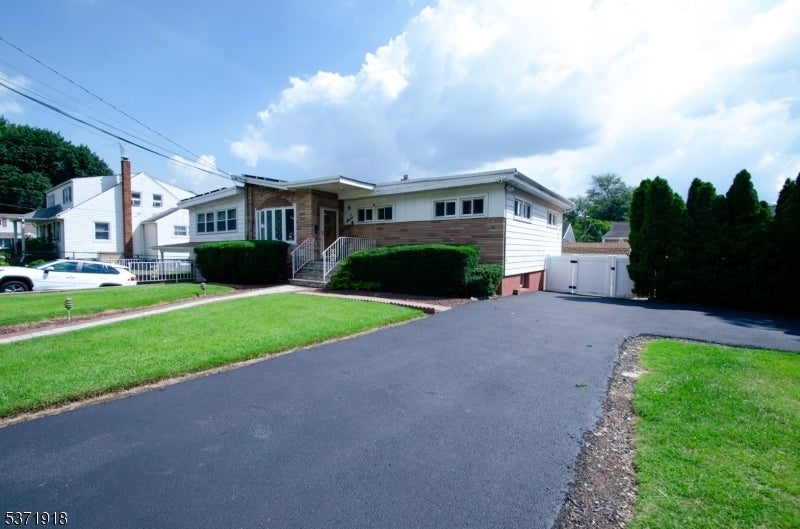 Photo of Listing #3975580