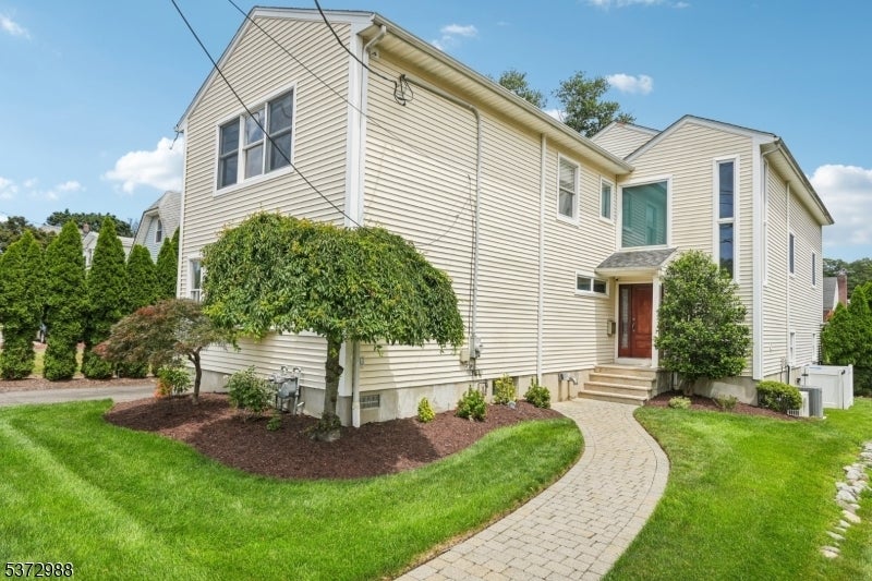 Photo of Listing #3976557