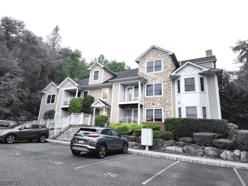 Photo of Listing #3978890