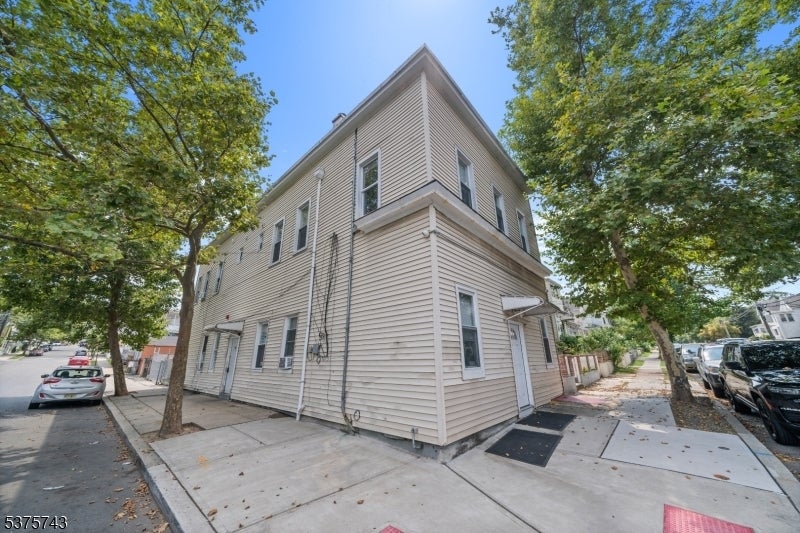 Photo of Listing #3978894
