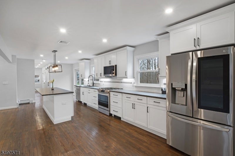 Photo of Listing #3981100
