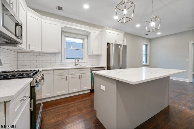 Photo of Listing #3981677