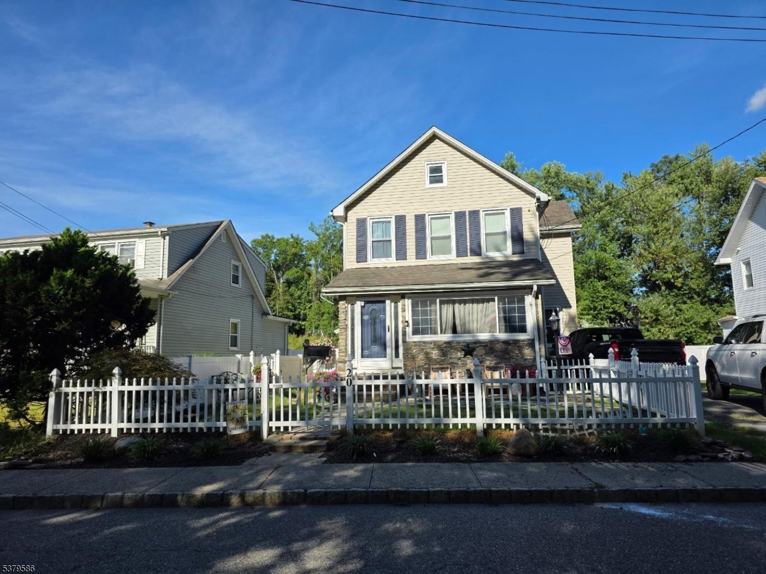 Photo of Listing #3982197
