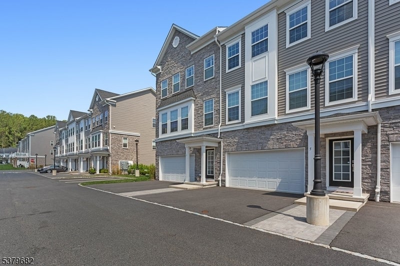 Photo of Listing #3982305