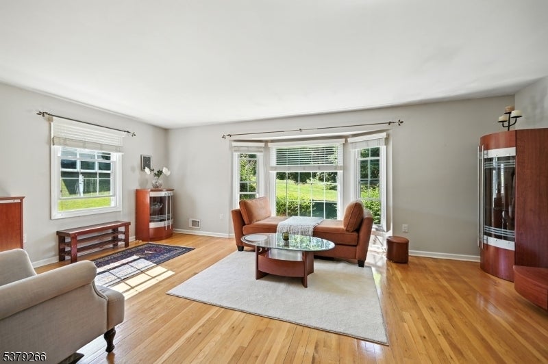 32 Lynn Ct, Florham Park Boro