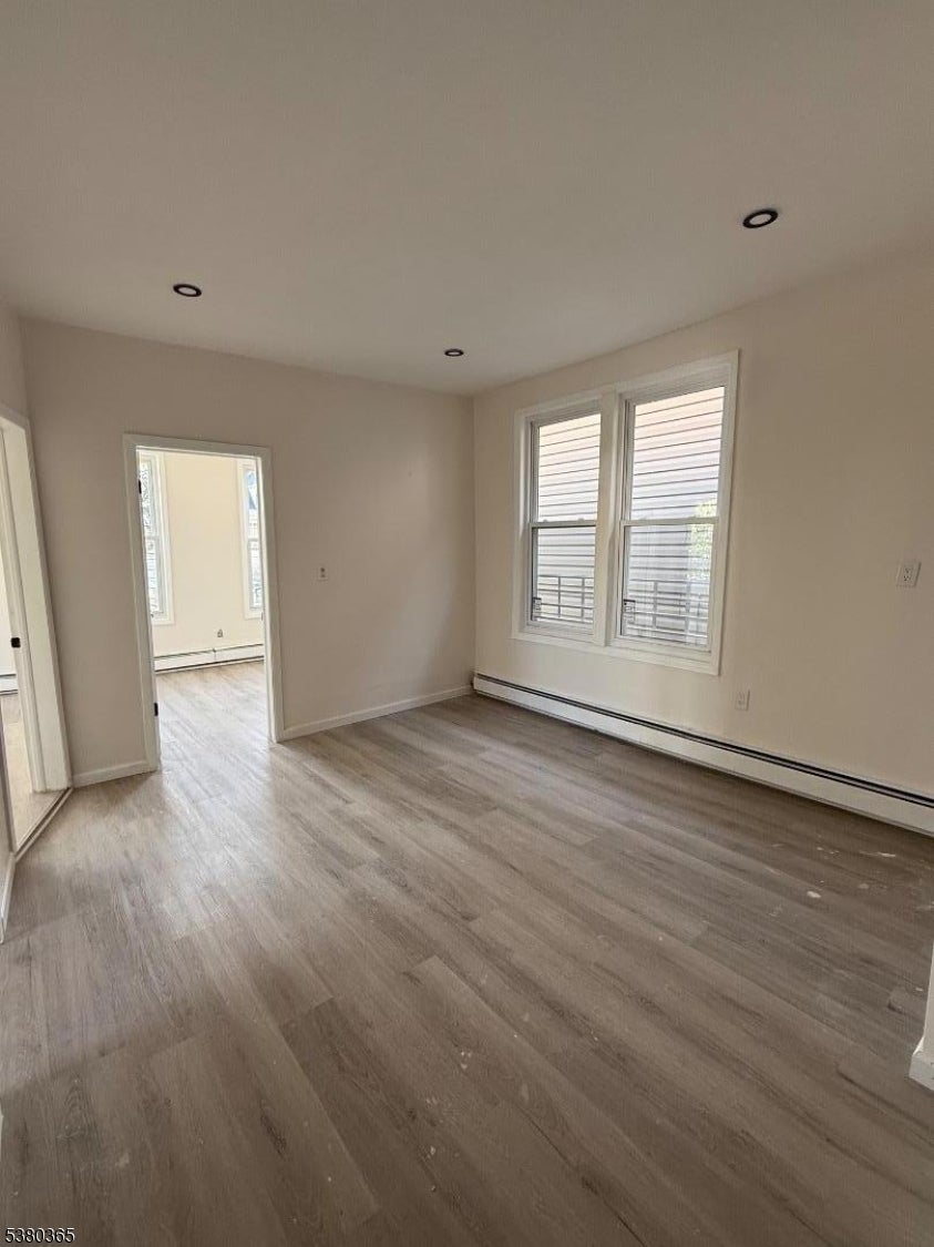 Photo of Listing #3982937