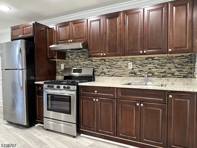 216 W Main St, Somerville Boro