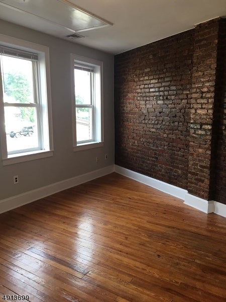 Photo of Listing #3984924