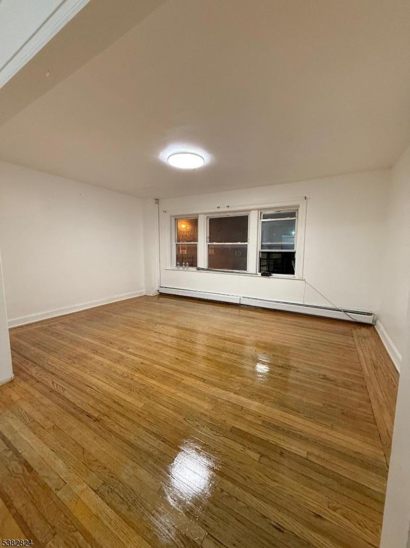 Photo of Listing #3985124