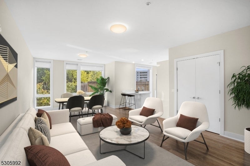 Photo of Listing #3985530