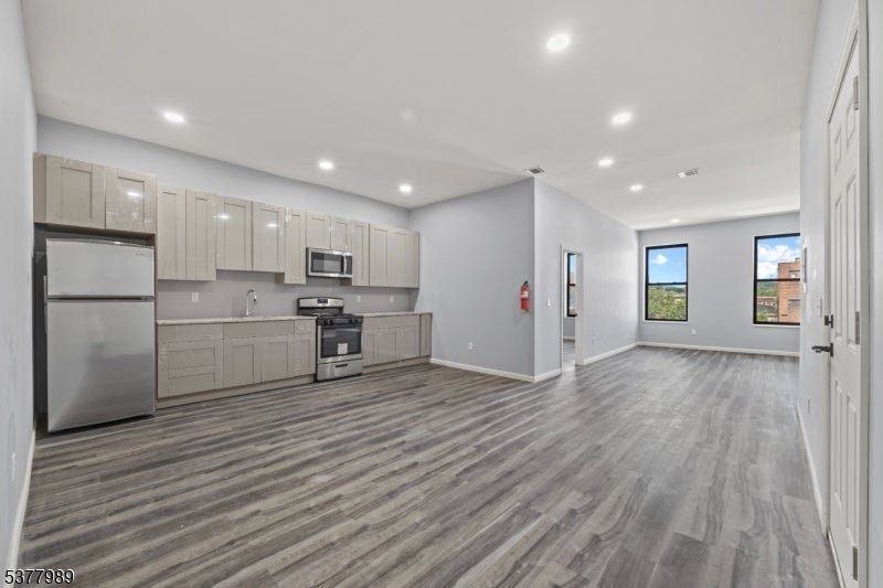 Photo of Listing #3985894