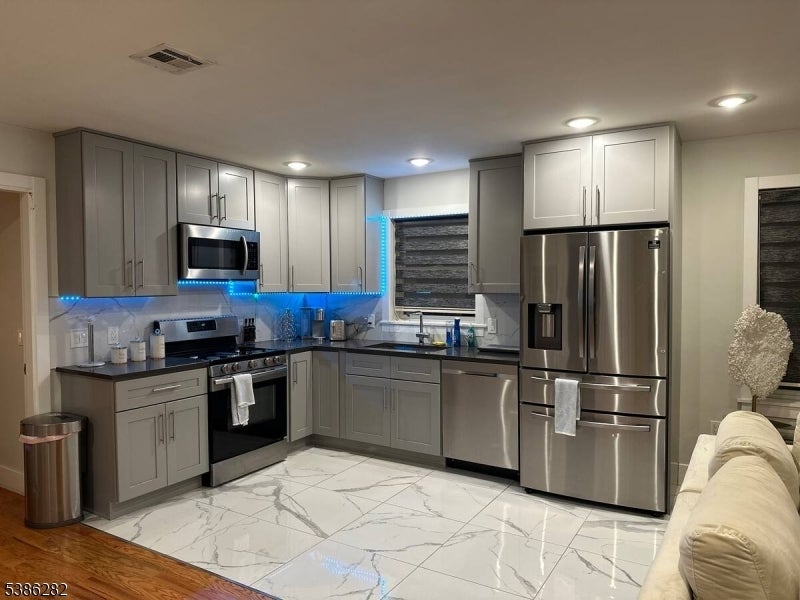 Photo of Listing #3988158