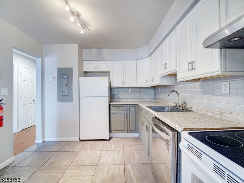 807 Eves Drive 3p, Hillsborough Twp.