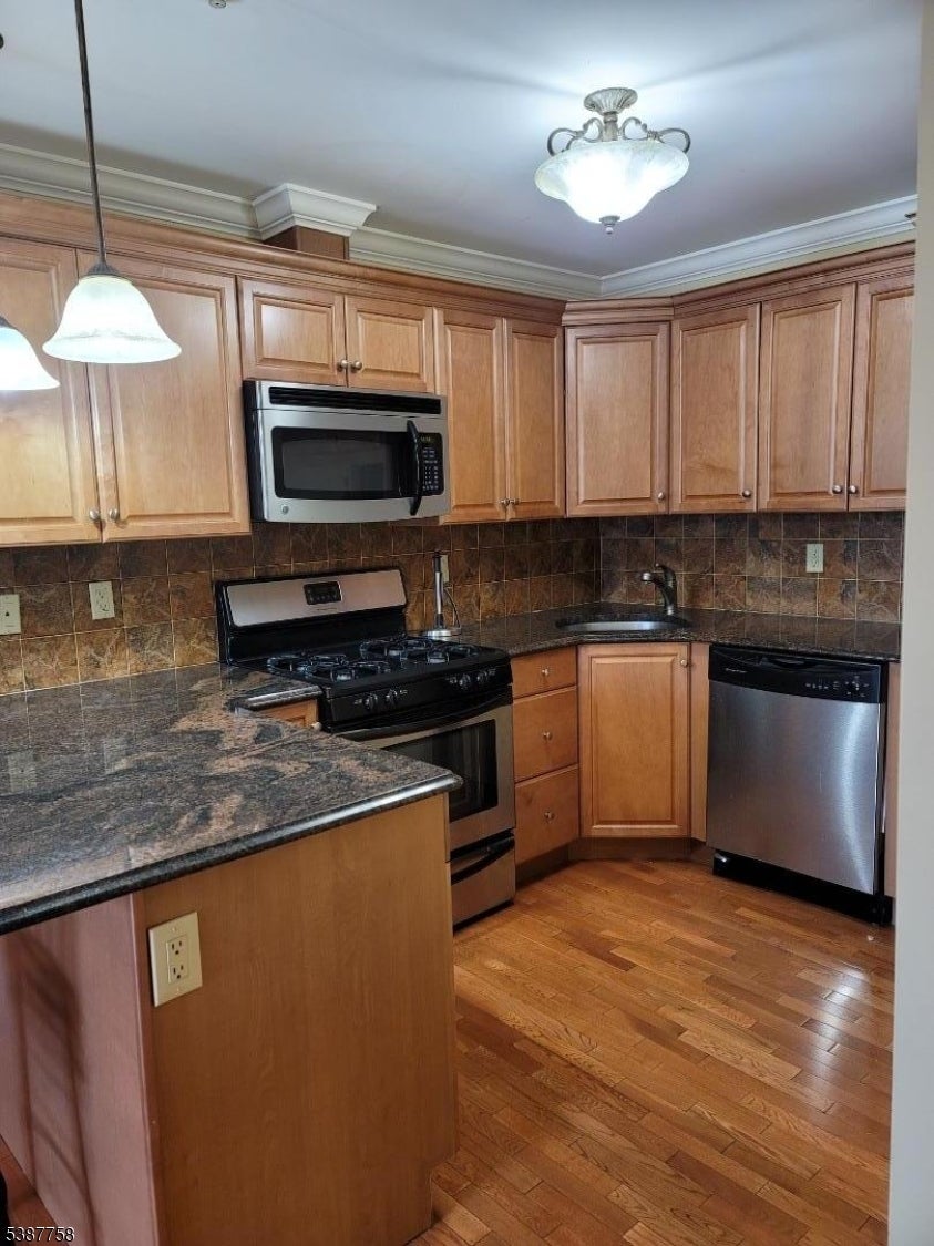 Photo of Listing #3989497