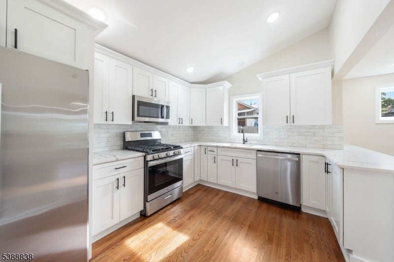 Photo of Listing #3990487