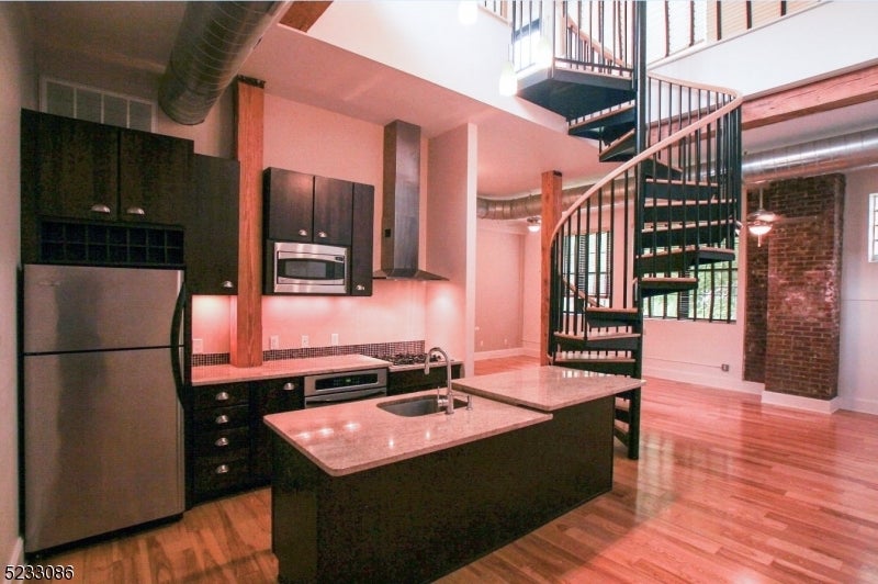 988 Johnson Place, Union Twp.