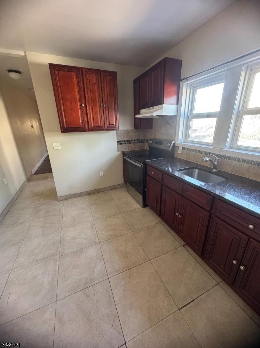 Photo of Listing #3991192