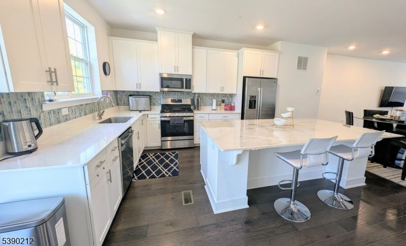 Photo of Listing #3991563