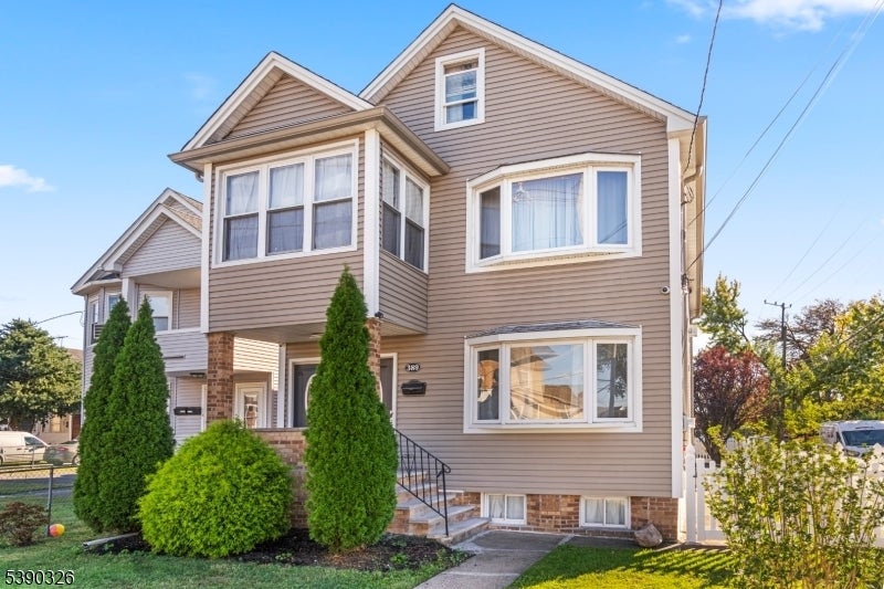 389 Hazel St, Clifton City