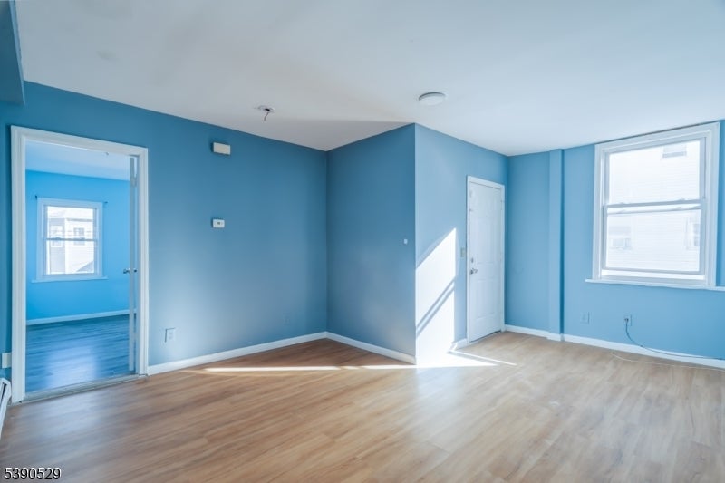 Photo of Listing #3991928