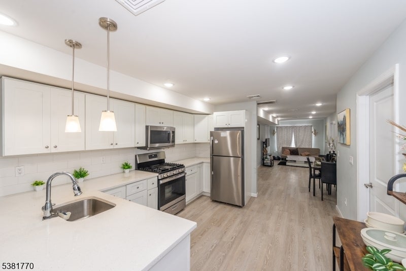 Photo of Listing #3992212