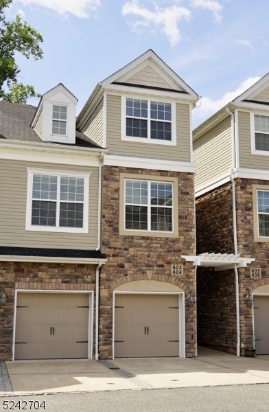 Photo of Listing #3992315