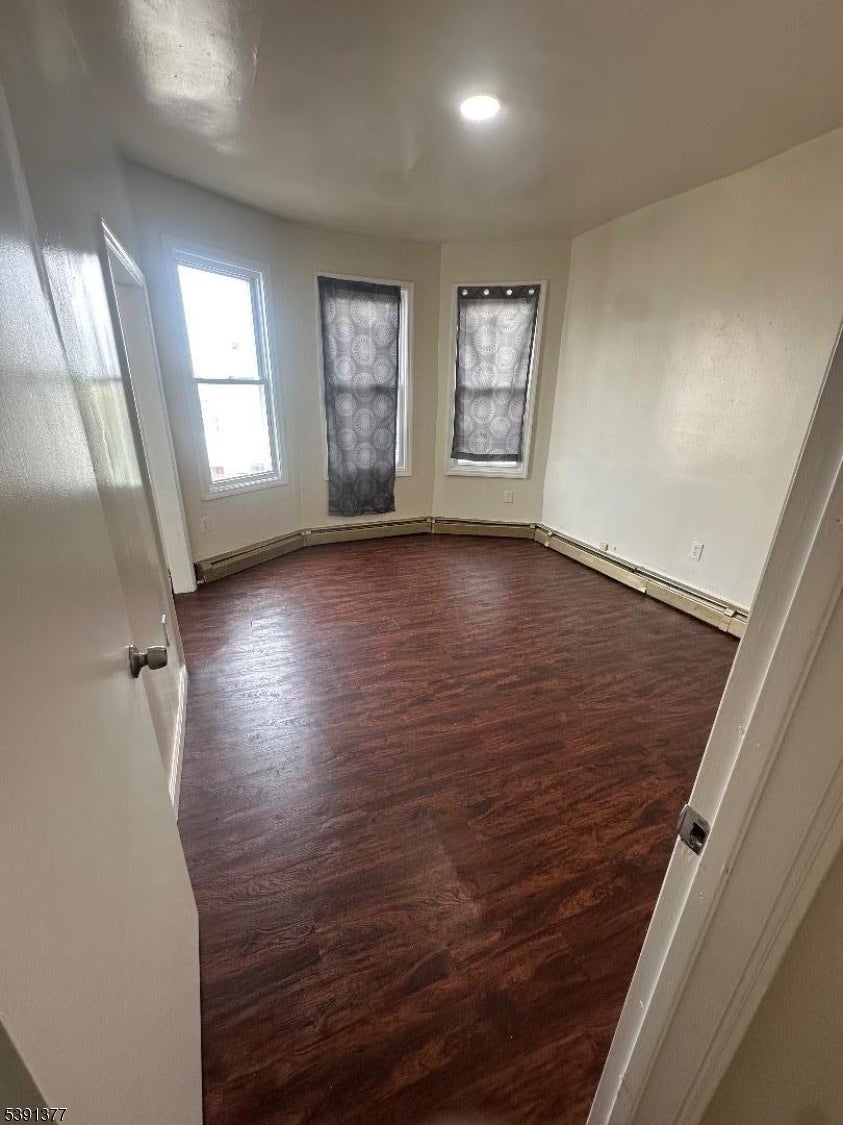 Photo of Listing #3992724