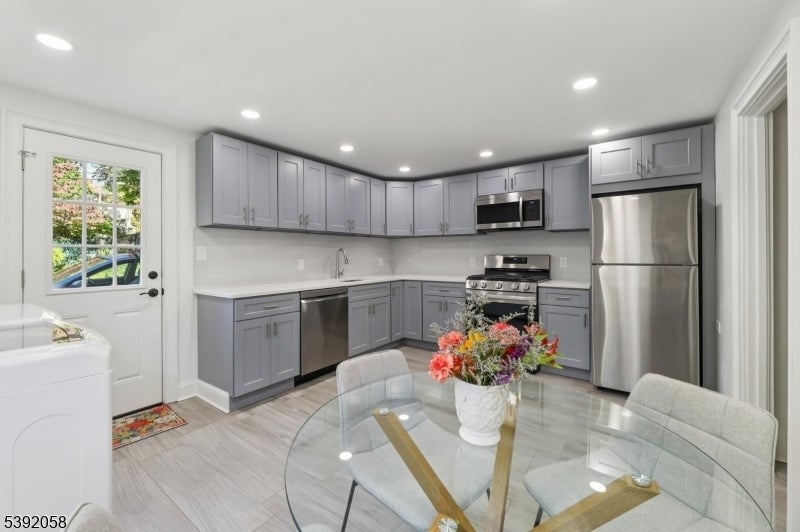 Photo of Listing #3993626