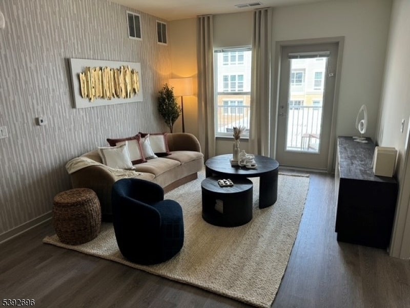 Photo of Listing #3993739