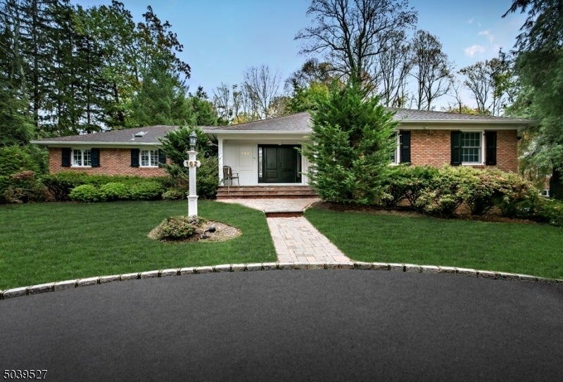 102 Mohawk Rd, Millburn Twp.