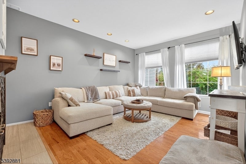 Photo of Listing #3993913