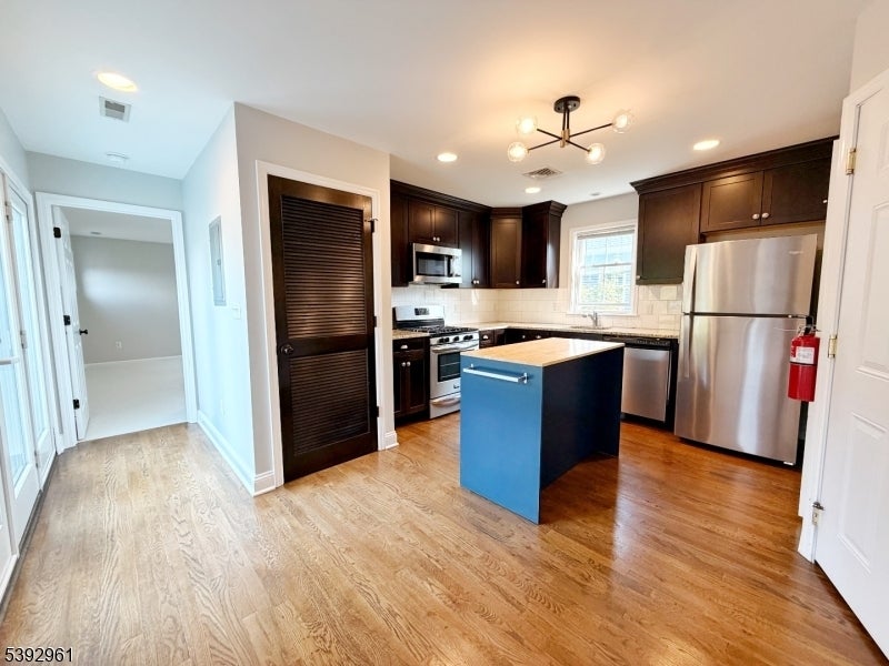 Photo of Listing #3993975