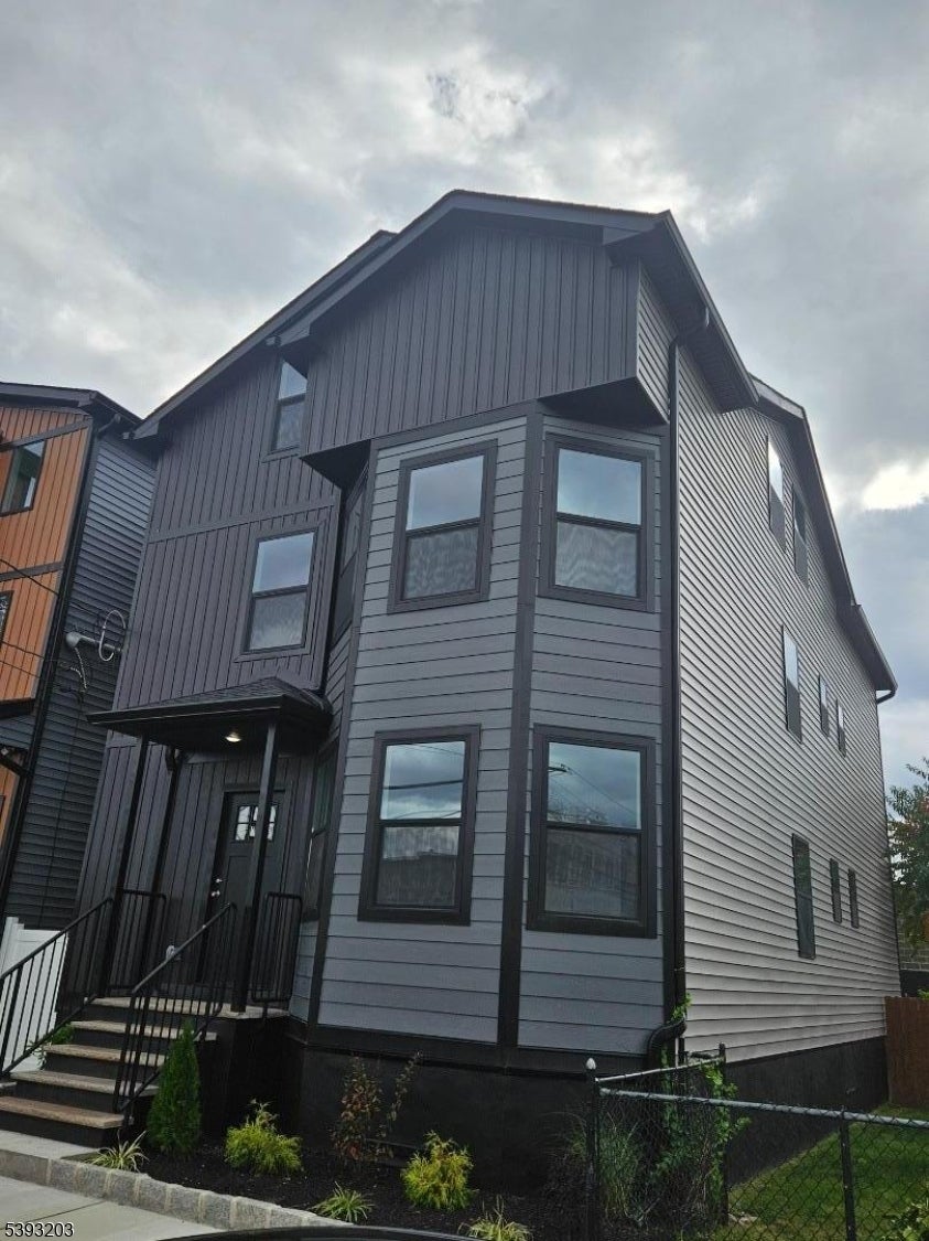 Photo of Listing #3994198