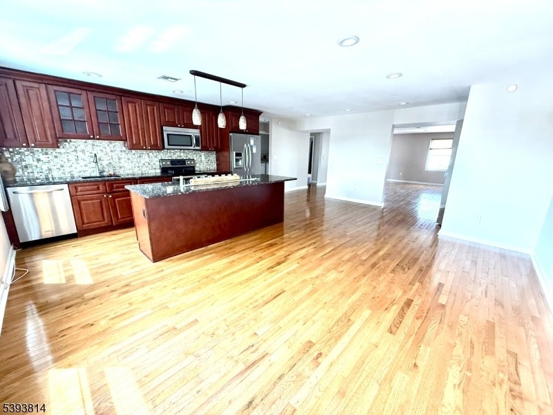 Photo of Listing #3994769