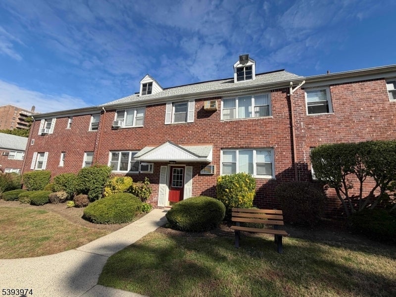 Photo of Listing #3995052