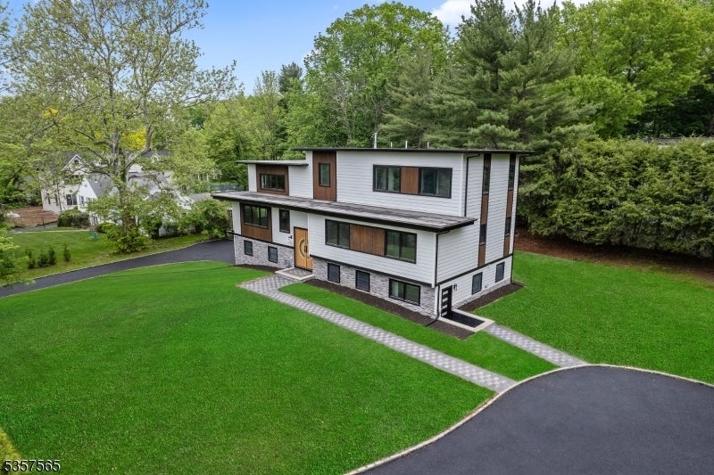 148 Great Hills Rd, Millburn Twp.