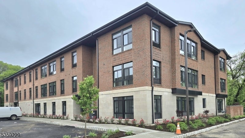 Photo of Listing #3995513